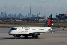 VIDEO: Máy bay bốc cháy khi hạ cánh ở Canada
