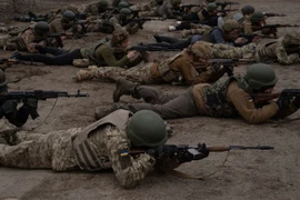 Ukraine sẽ sớm dỡ bỏ thiết quân luật?