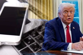 Ông Trump: Sẽ sớm ngưng miễn trừ thuế đối ứng cho sản phẩm công nghệ