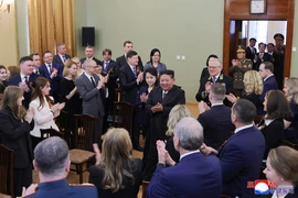 Ông Kim Jong-un và con gái thăm đại sứ quán Nga