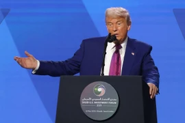 Ông Trump dỡ trừng phạt Syria
