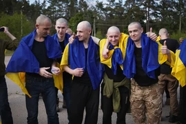 Chiến sự Nga - Ukraine 24-5: Hai bên bắt đầu trao đổi tù binh quy mô lớn nhưng tố nhau muốn phá vỡ hòa đàm