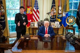  Ông Trump và ông Musk khẩu chiến gay gắt trên mạng xã hội