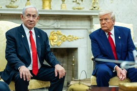  CBS: Israel thông báo cho Mỹ sẵn sàng tấn công Iran, ông Trump khuyến cáo công dân Mỹ rời Trung Đông