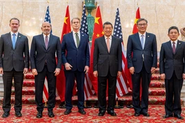 Mỹ-Trung đạt thỏa thuận thương mại, trọng tâm là visa và đất hiếm