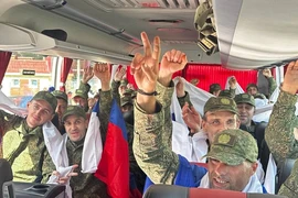 VIDEO: Nga, Ukraine trao đổi tù binh trước thềm thượng đỉnh Trump-Putin