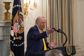 Ông Trump và ông Zelensky ra cảnh báo bất lợi với Nga