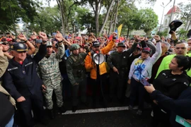 Dân Venezuela và Mỹ biểu tình phản đối việc Mỹ bắt ông Maduro 