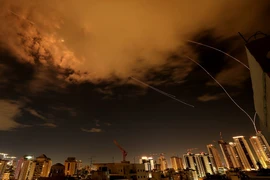 Chiến sự Trung Đông ngày 27: Có tin Iran đưa ra 8 yêu cầu với Mỹ; Khu dân cư Tehran trúng bom; Leo thang diễn biến liên quan Iraq