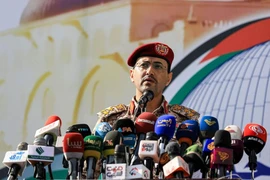 Houthis chính thức tham chiến, nã loạt tên lửa đạn đạo vào Israel; Iran tuyên bố tấn công tàu Mỹ ngoài khơi Oman