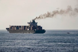 Mỹ và Iran nổ súng vào tàu thương mại tại eo biển Hormuz, nhìn từ khía cạnh pháp lý