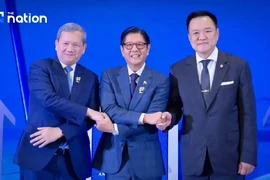 Thủ tướng Thái Lan, Campuchia gặp nhau bên lề thượng đỉnh ASEAN, cam kết thúc đẩy xây dựng lòng tin