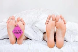Phải làm gì khi bạn đời đột nhiên “lãnh cảm“