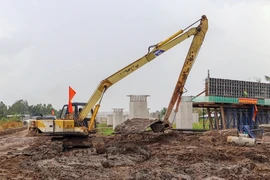Cấp bách cung ứng cát đắp nền cho cao tốc Cần Thơ - Hậu Giang - Cà Mau
