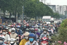 Hà Nội áp dụng thành công sáng kiến bỏ đèn đỏ để giảm ùn tắc giao thông