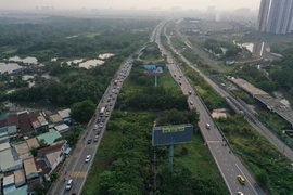 Đề nghị báo cáo kết quả rà soát xử lý bảng quảng cáo trái phép