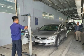 Nhiều giải pháp nhằm giảm ùn tắc đăng kiểm dịp cuối năm ở TP.HCM