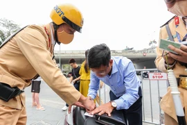Lại đề xuất trích tiền xử phạt cho cảnh sát giao thông