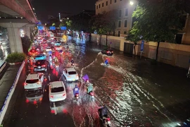 Hà Nội mưa lớn hiếm có, dự báo tiếp tục mưa lớn