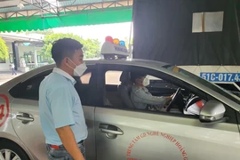 Lo thời hạn bằng lái xe thay đổi bởi luật mới, nhiều người tranh thủ lấy bằng B1