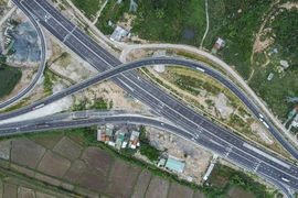 Lý do cao tốc Vân Phong - Nha Trang vẫn chưa thể thông tuyến