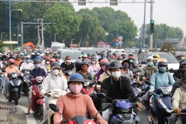 Đóng dải phân cách nút giao Trường Chinh - Phạm Văn Bạch từ ngày 4-4 