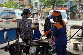 Giá xăng dầu đồng loạt điều chỉnh từ 15 giờ ngày 21-5