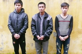 Bắt khẩn cấp 3 đối tượng giữ người trái phép