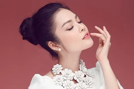 Diện đồ trắng như Dương Cẩm Lynh mừng 8-3