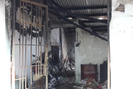 Lửa thiêu rụi căn nhà vắng chủ