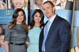 Selena Gomez sa thải bố mẹ
