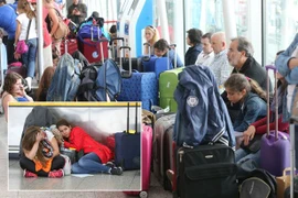 Kiểm soát không lưu đình công, hàng ngàn hành khách mắc kẹt
