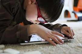 Đề án SGK điện tử: Đưa trẻ nhỏ vào nguy hiểm nhiều mặt
