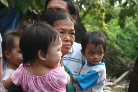 Xác minh năm đứa trẻ không rõ lý lịch