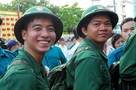 Nhiều cử nhân tình nguyện nhập ngũ 