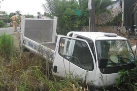 Xe CSGT tông nữ sinh lớp 9 nguy kịch rồi lao xuống mương