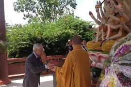 Tổng lãnh sự Nhật Bản dâng hương tưởng niệm nạn nhân vụ sập nhịp cầu Cần Thơ