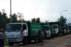 Dân chặn xe chở rác, buộc lãnh đạo tỉnh đối thoại
