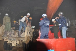 Sập hầm, ngày thứ ba: 12 công nhân có dấu hiệu suy giảm sức khỏe
