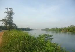 Mẹ ruột phát hiện xác con trai trên sông