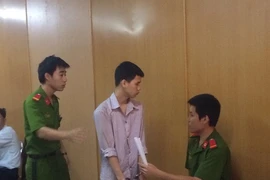 Yêu ‘bạn nhí’ hơn 20 ngày lãnh hai tội