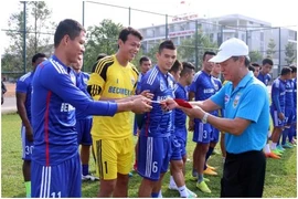 B.Bình Dương tập khai Xuân