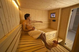 Ghé phòng xông hơi thường xuyên giúp nam giới kéo dài tuổi thọ
