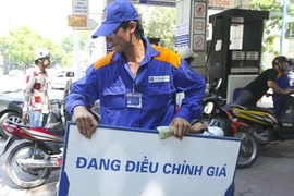 Xăng dầu nhập khẩu giảm giá mạnh