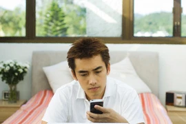 10 lý do quý ông không tin vào tin nhắn 'em yêu anh'