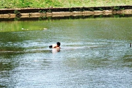 Đánh bắt cá trên sông phát hiện thi thể một phụ nữ