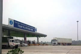 Phạt nặng xe quá tải: Lái xe sốc và ngất khi nhận biên lai