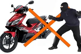 Bắt kẻ cướp xe máy rồi bỏ chạy đâm vào CSGT