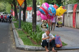 Những phận người không biết mặt ngày nghỉ lễ