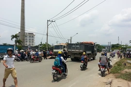 Xe ben va chạm xe máy một học sinh tử vong